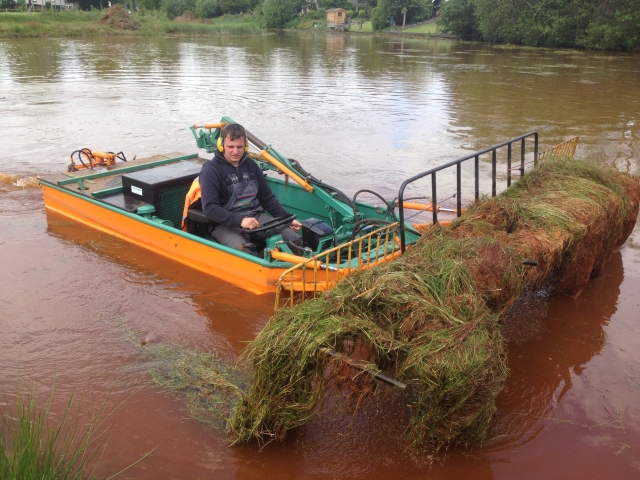 Maaien vijvers en stedelijke wateren